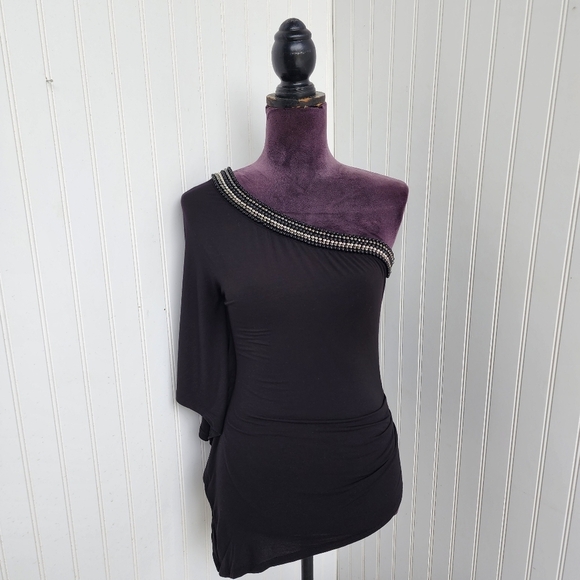 Bebe Women’s Stretch Black Beaded Asymmetrical One Cold Shoulder Top Blouse XS - Picture 1 of 11